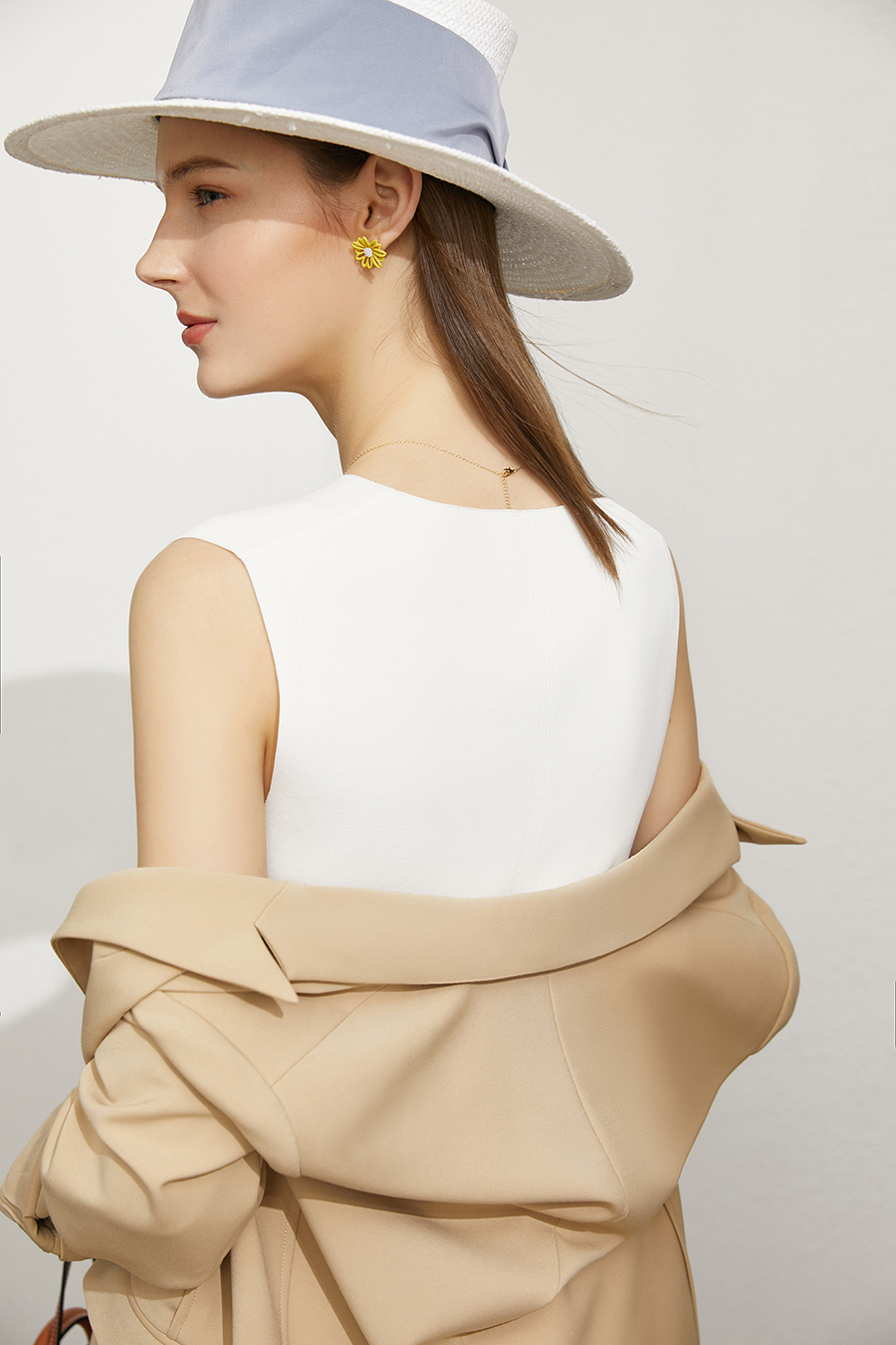 Bifilar Yarn V - Neck Slim Camisole|AMII-AMII.com