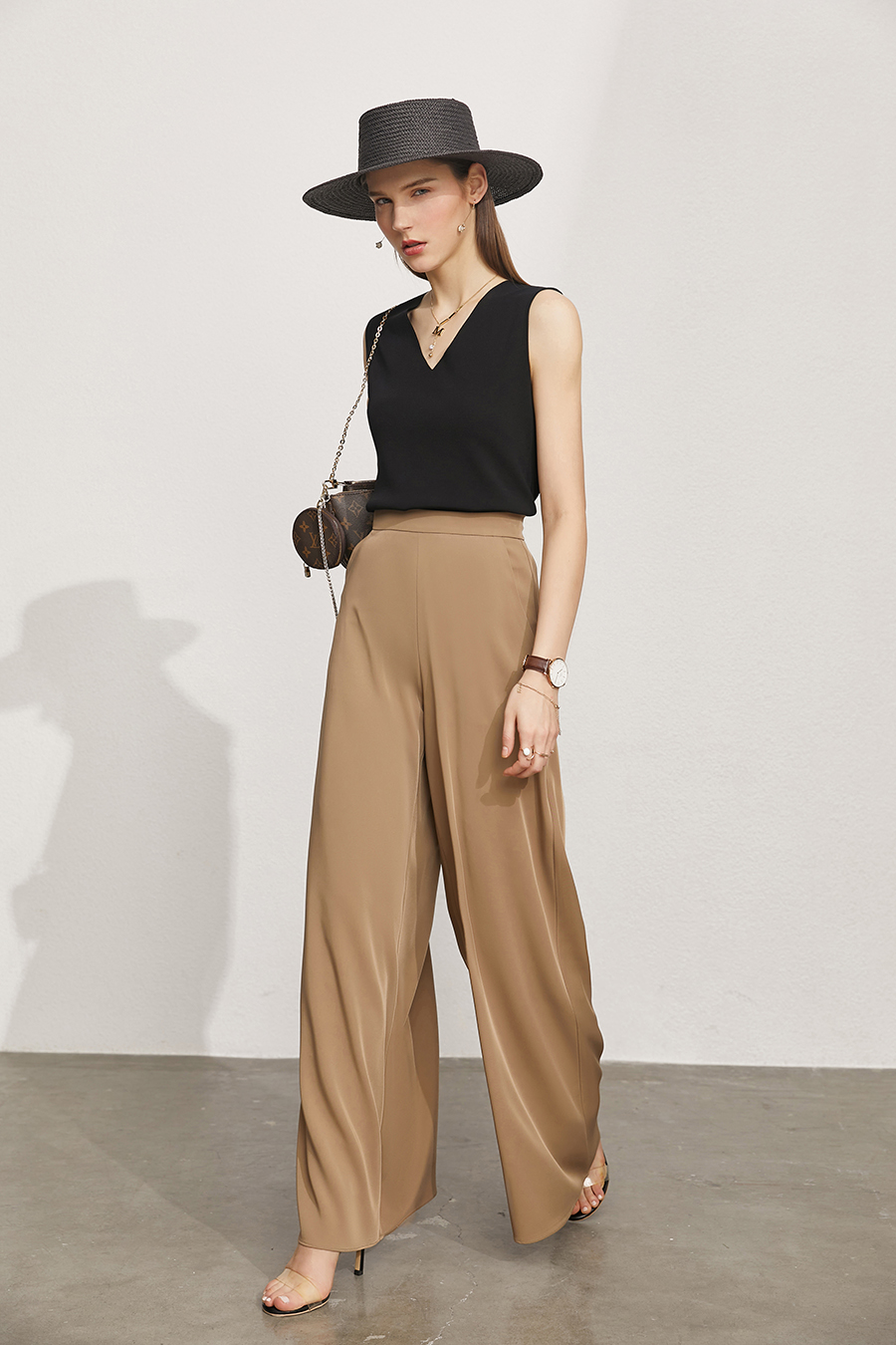 Bifilar Yarn V - Neck Slim Camisole|AMII-AMII.com