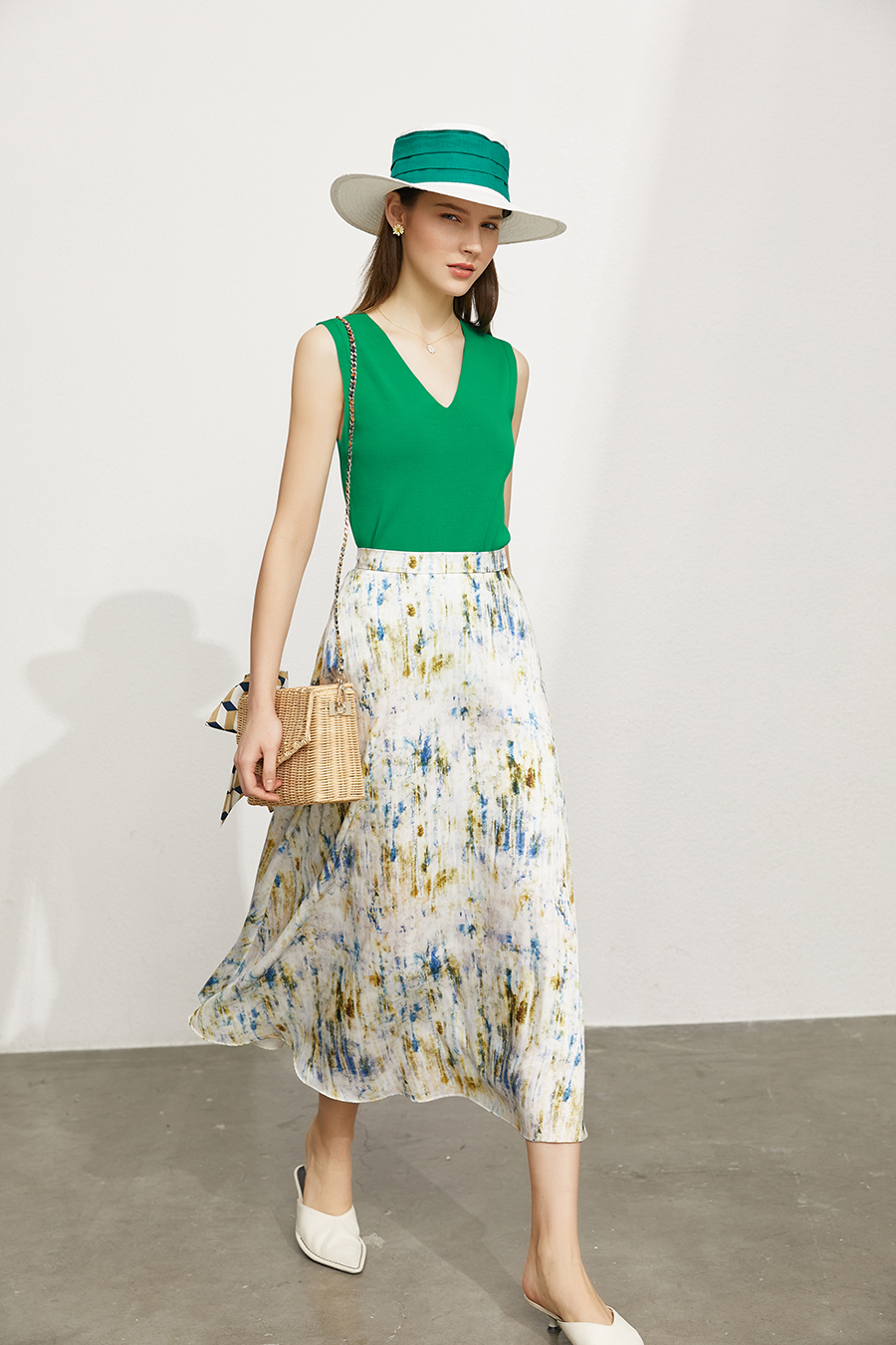 Bifilar Yarn V - Neck Slim Camisole|AMII-AMII.com