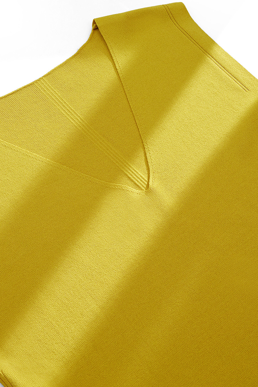 Bifilar Yarn V - Neck Slim Camisole|AMII-AMII.com