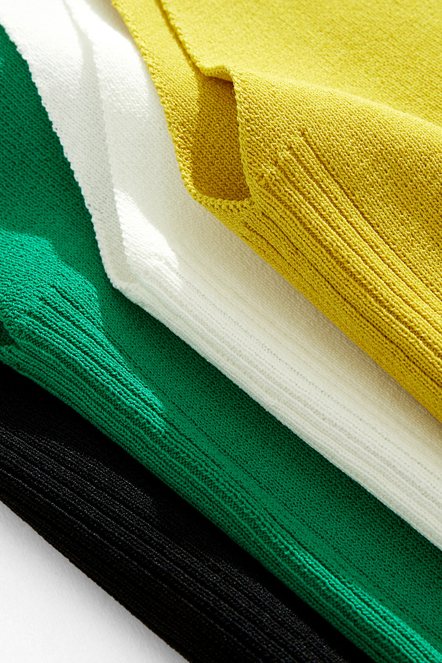 Bifilar Yarn V - Neck Slim Camisole|AMII-AMII.com