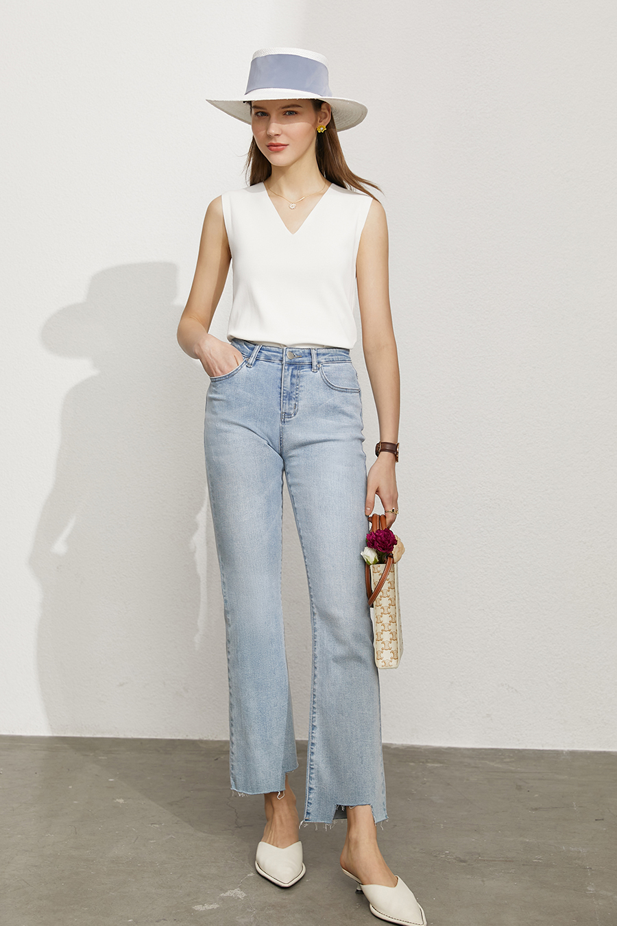 Bifilar Yarn V - Neck Slim Camisole|AMII-AMII.com