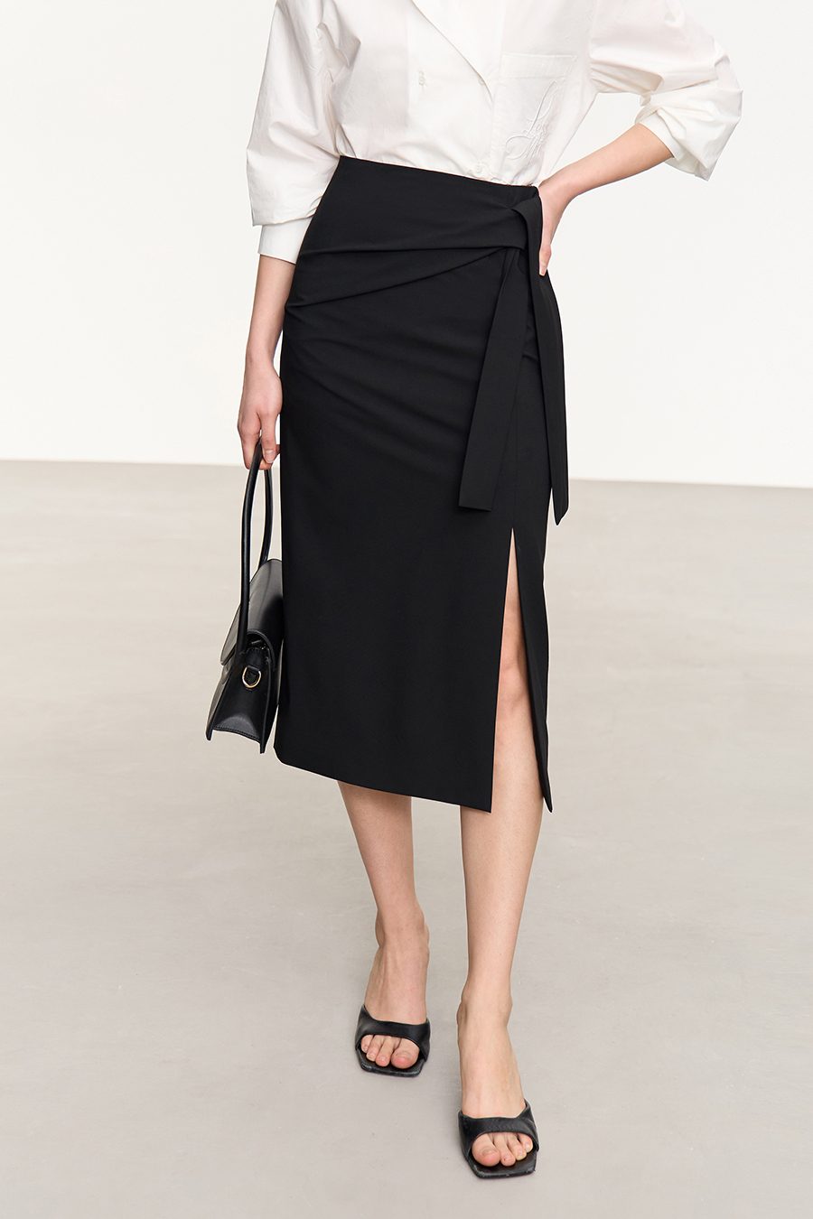 Tie Knot Slit Skirt