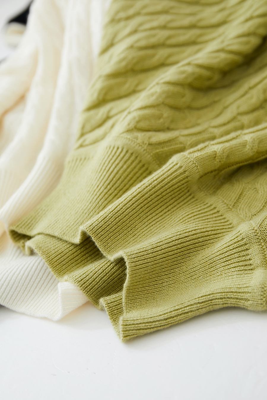 Loose Mid-length Cable Knit Sweater