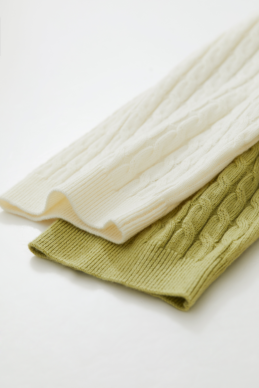 Loose Mid-length Cable Knit Sweater