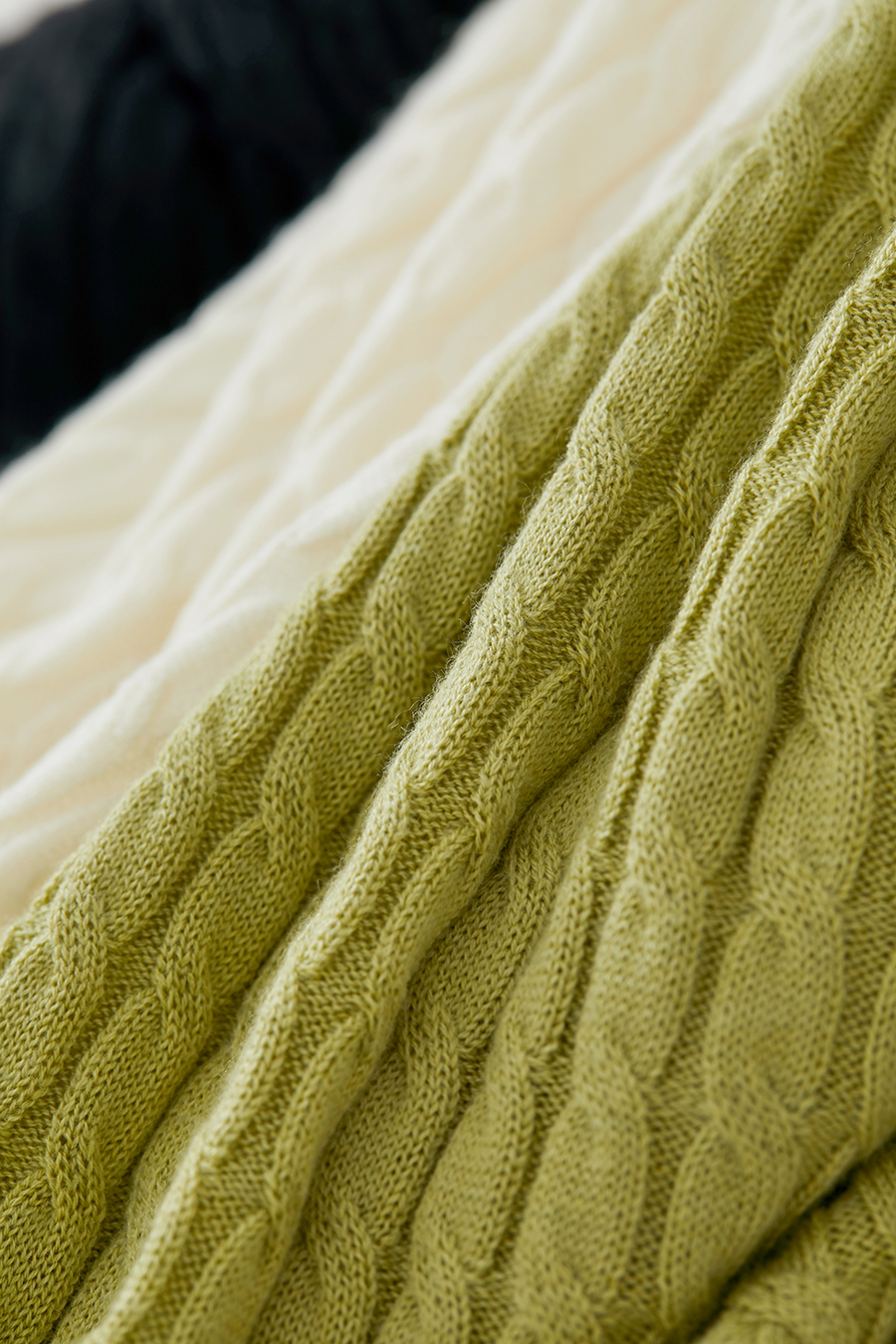 Loose Mid-length Cable Knit Sweater