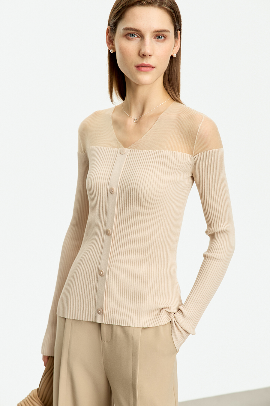 Sheer Spliced V-neck Sweater|AMII