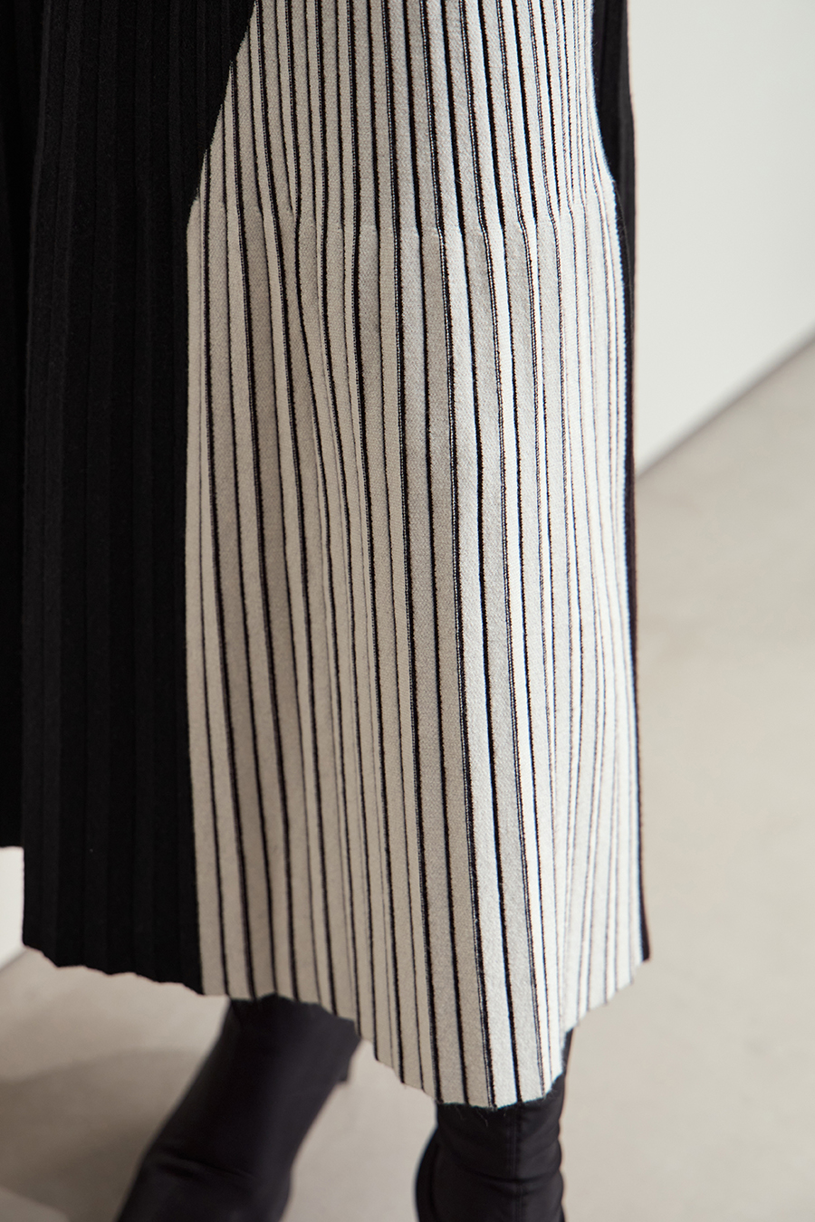 Color Block Pleated Midi Skirt|AMII-AMII.com