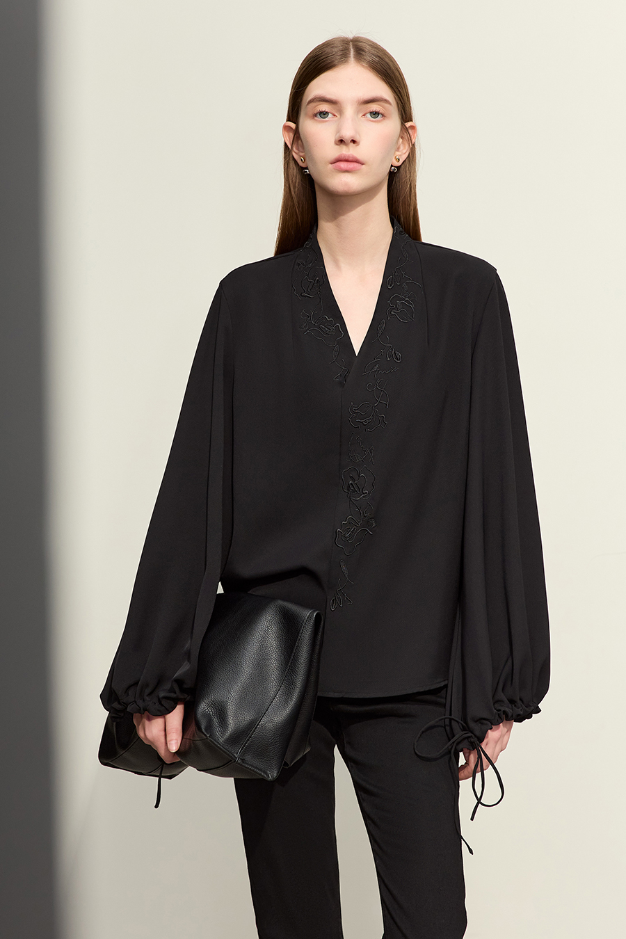 Rose Embroidered Chiffon Blouse|AMII-AMII.com