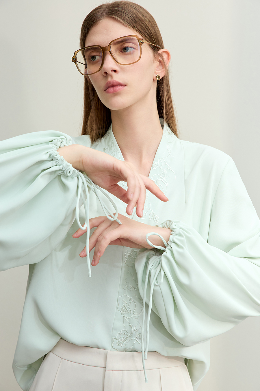 Rose Embroidered Chiffon Blouse|AMII-AMII.com