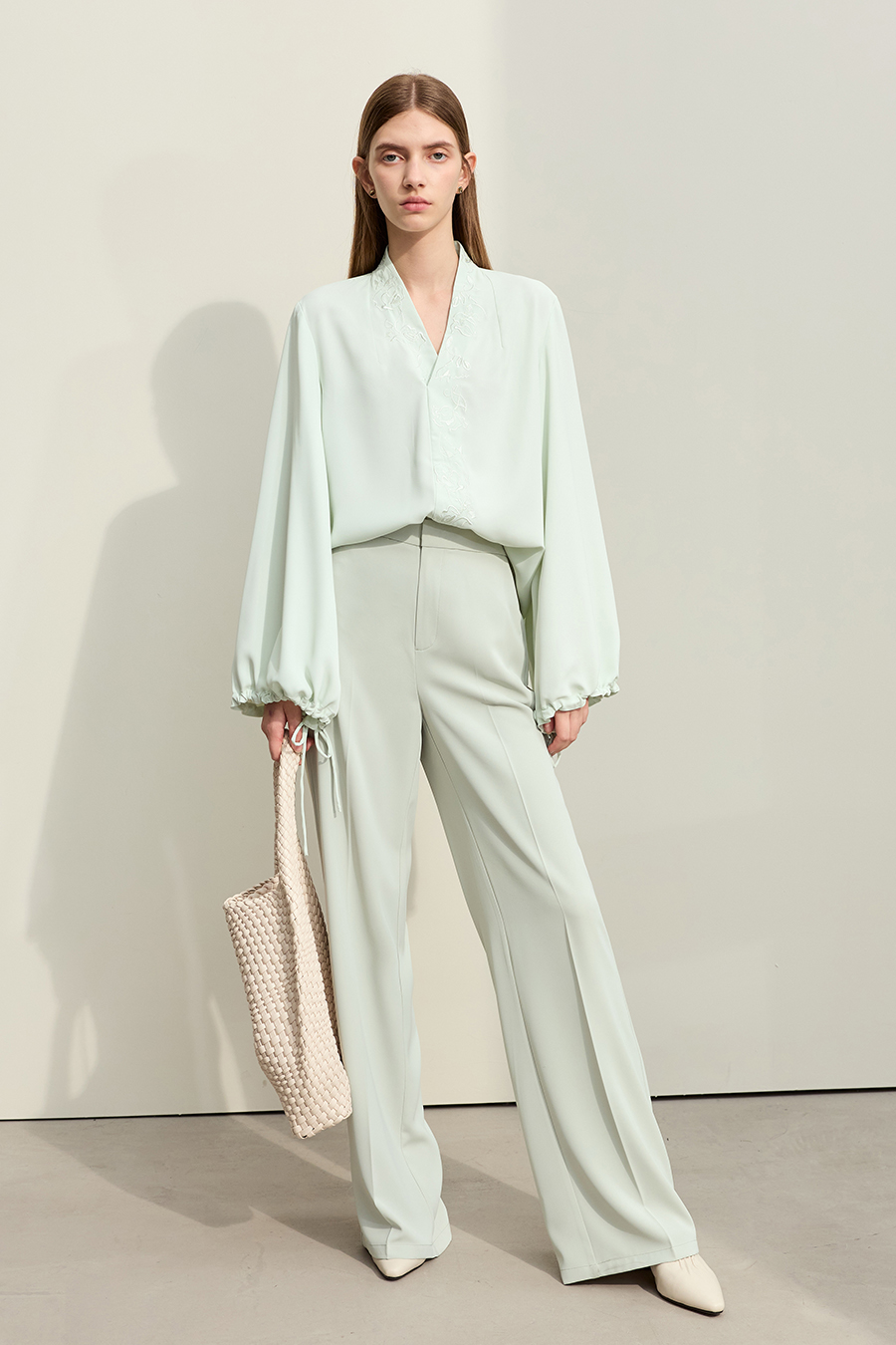 Rose Embroidered Chiffon Blouse|AMII-AMII.com