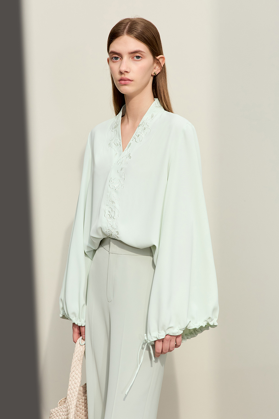 Rose Embroidered Chiffon Blouse|AMII-AMII.com