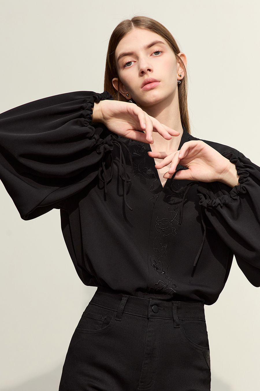 Rose Embroidered Chiffon Blouse|AMII-AMII.com