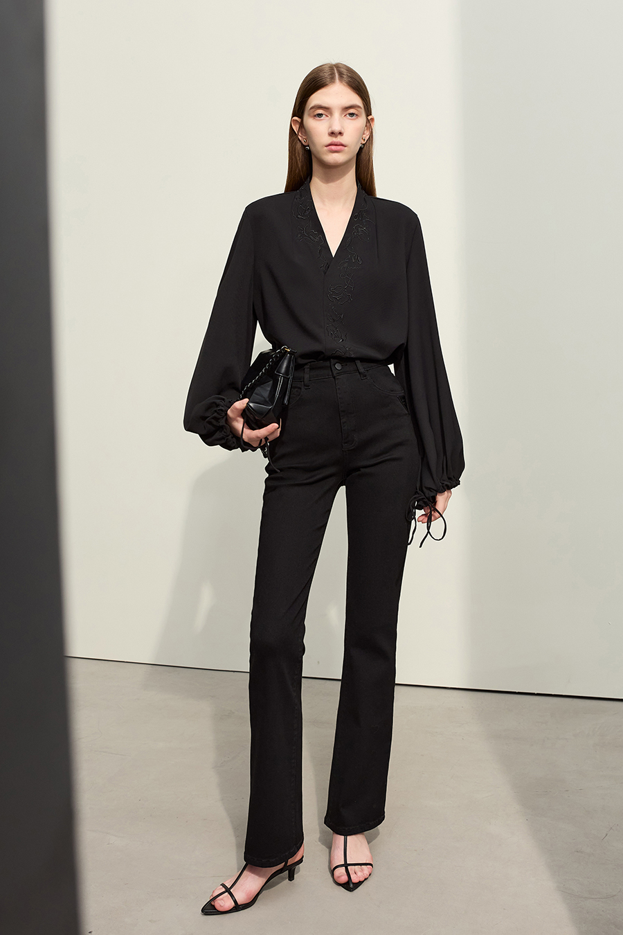 Rose Embroidered Chiffon Blouse|AMII-AMII.com