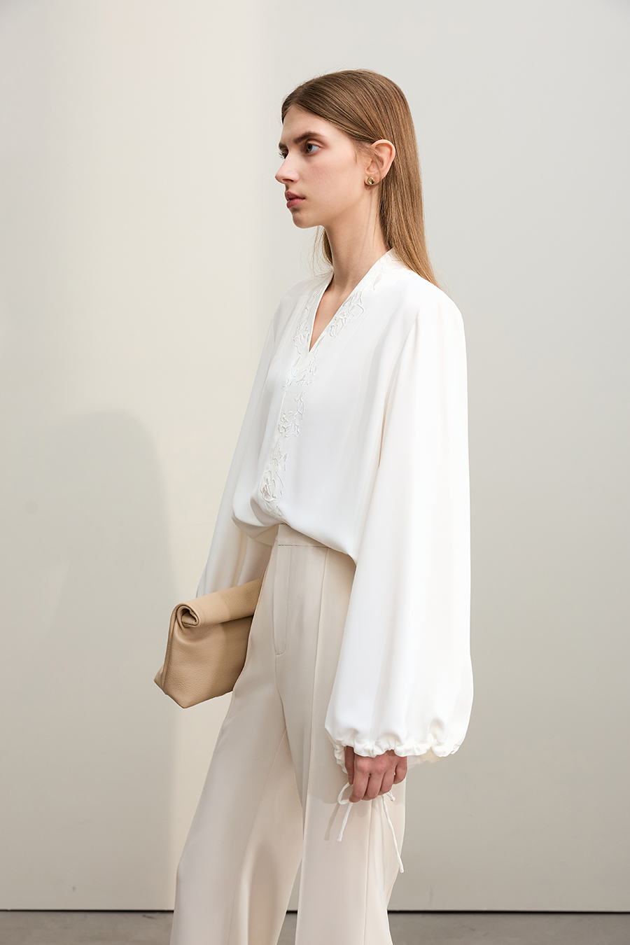 Rose Embroidered Chiffon Blouse|AMII-AMII.com