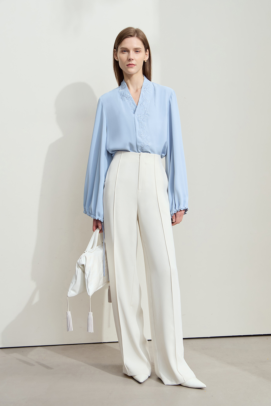 Rose Embroidered Chiffon Blouse|AMII-AMII.com