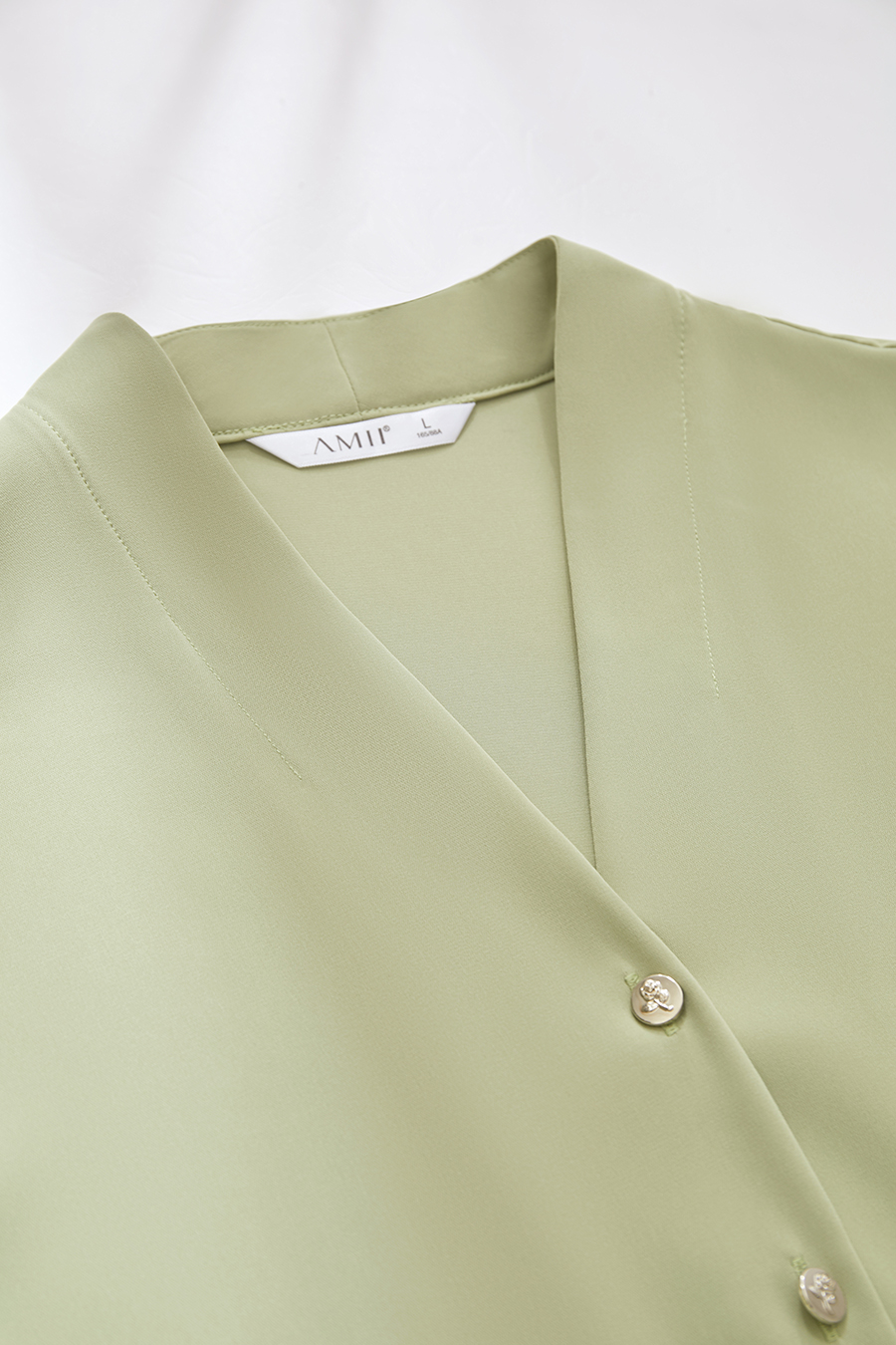 V-neck Lantern Sleeve Shirt