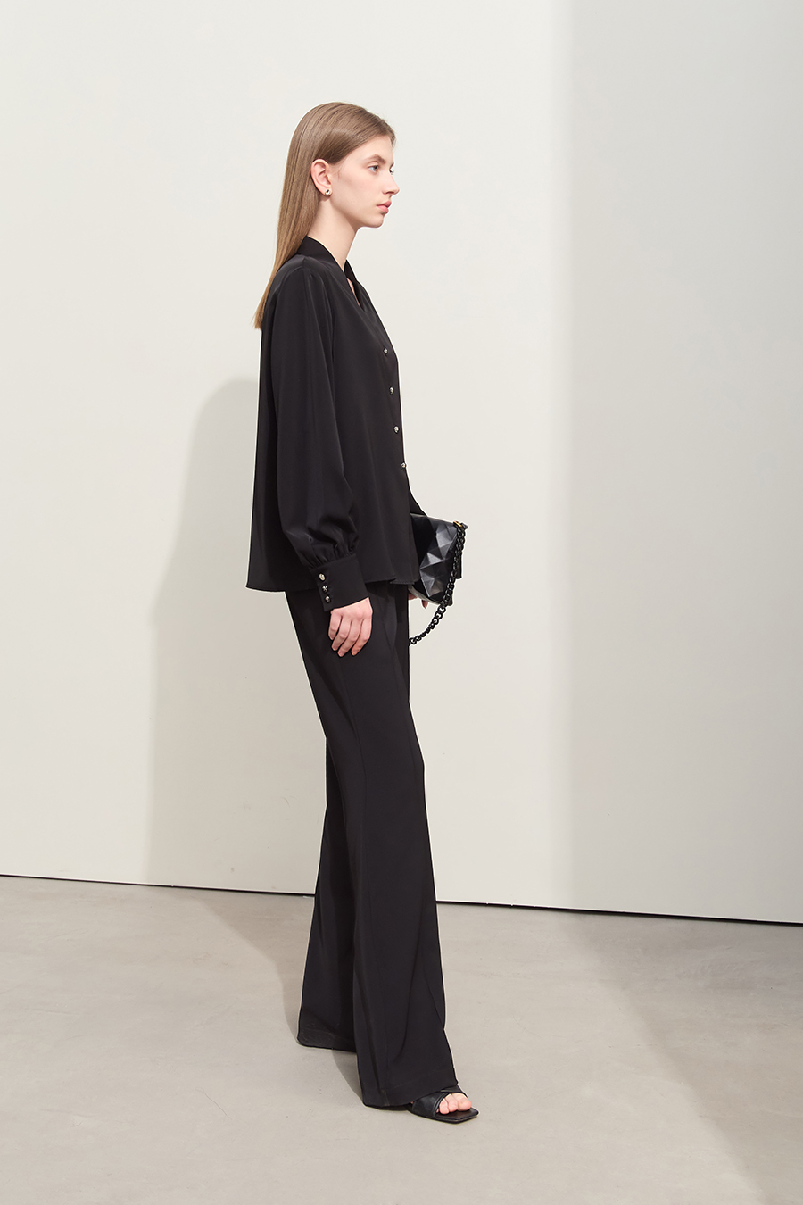 V-neck Lantern Sleeve Shirt