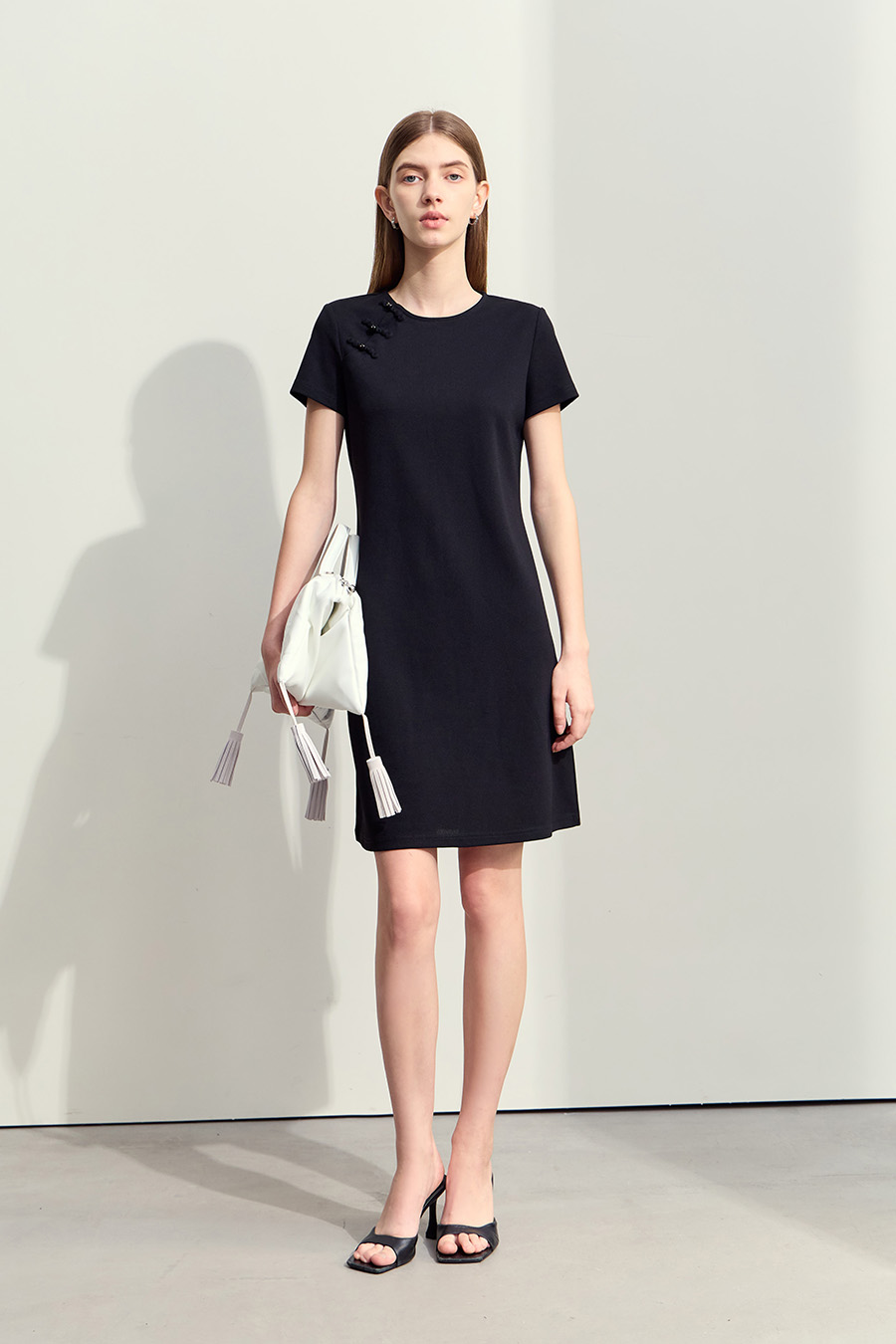 Placket-front slight-stretch dress|AMII