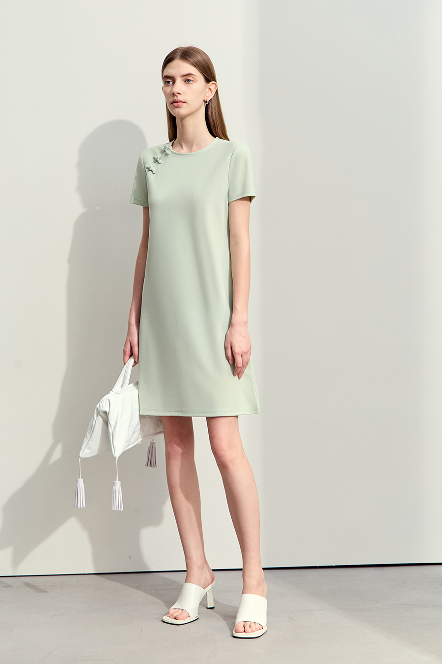 Placket-front slight-stretch dress|AMII
