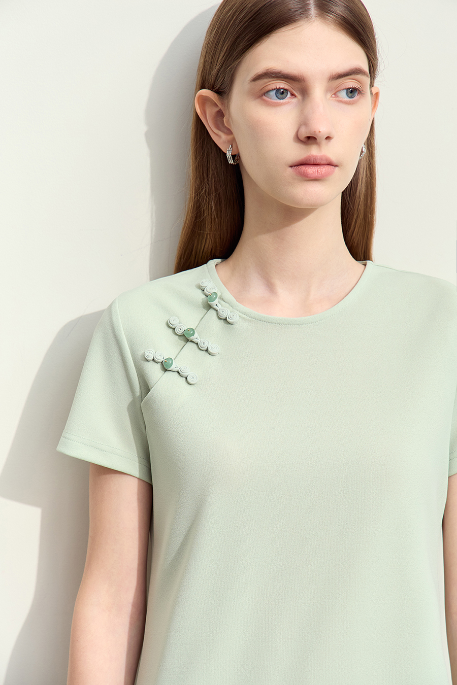 Placket-front slight-stretch dress|AMII