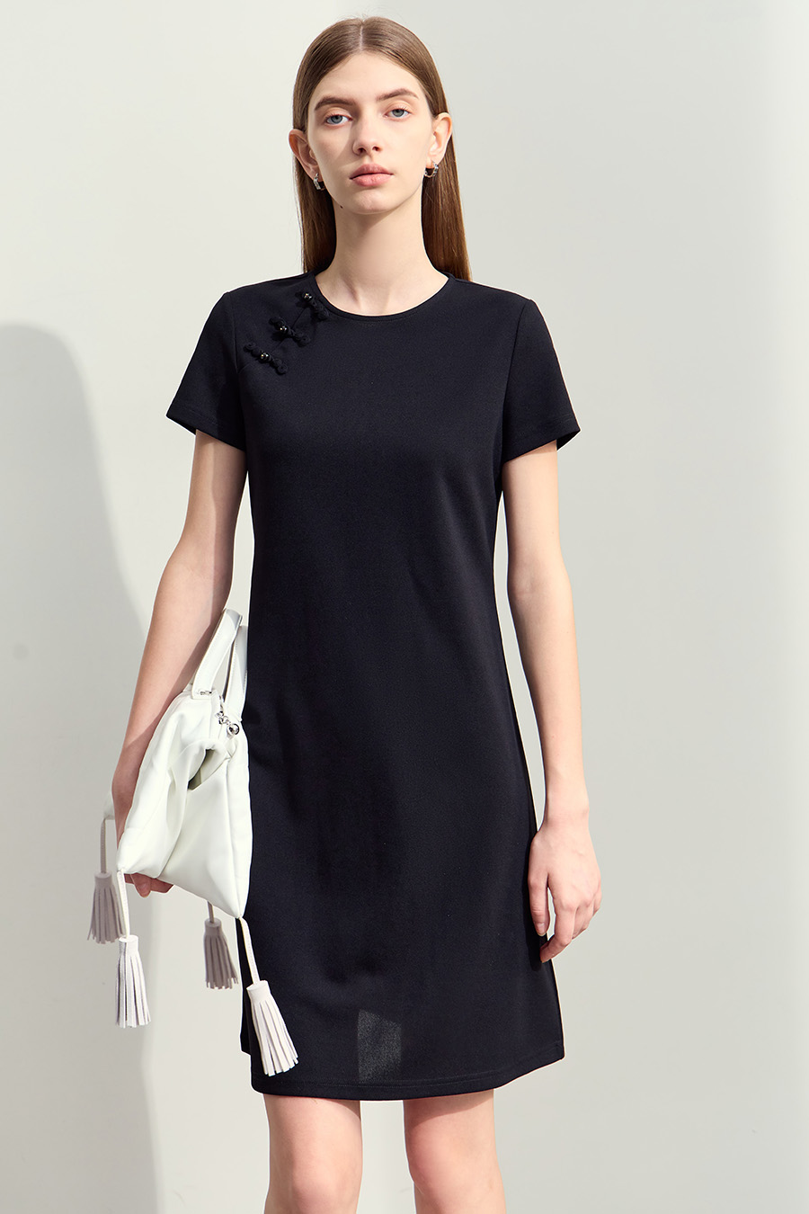 Placket-front slight-stretch dress|AMII