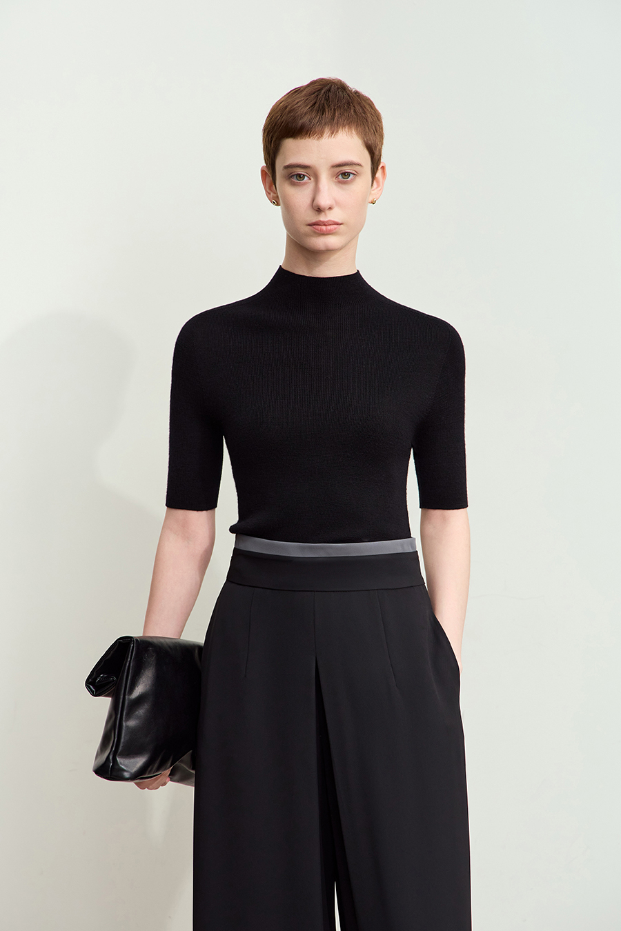 Seamless Mid-Sleeve Sweater