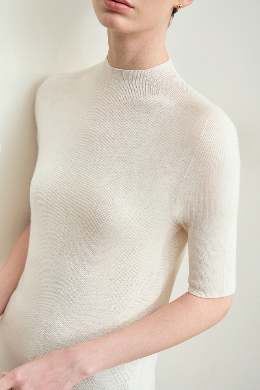 Seamless Mid-Sleeve Sweater