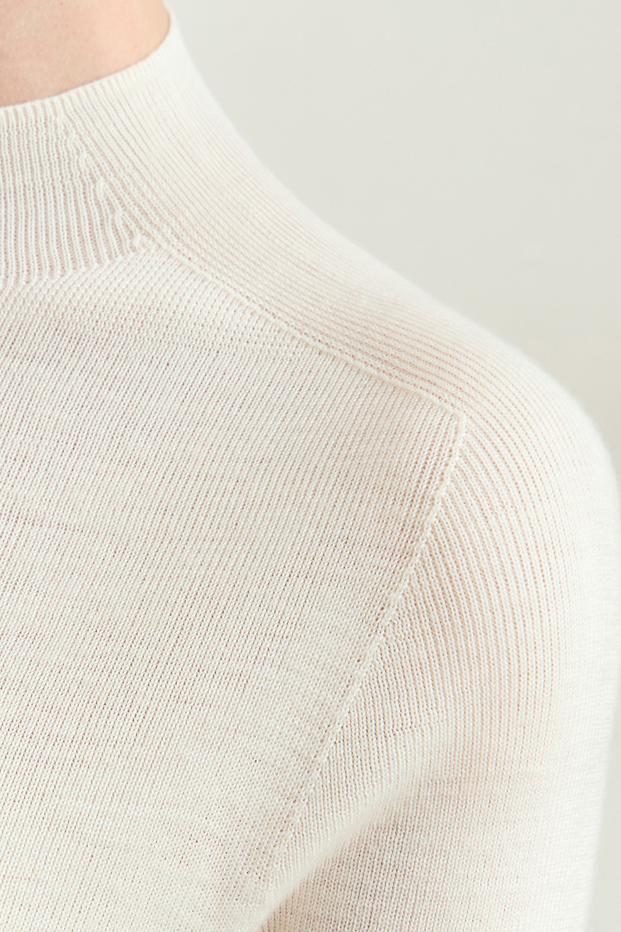 Seamless Mid-Sleeve Sweater