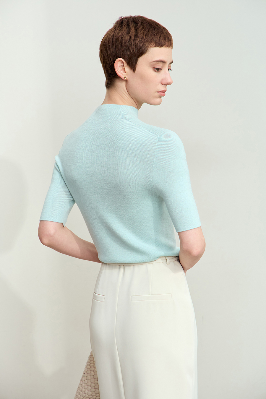 Seamless Mid-Sleeve Sweater