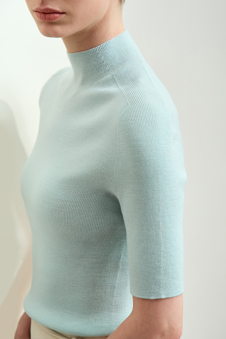 Seamless Mid-Sleeve Sweater