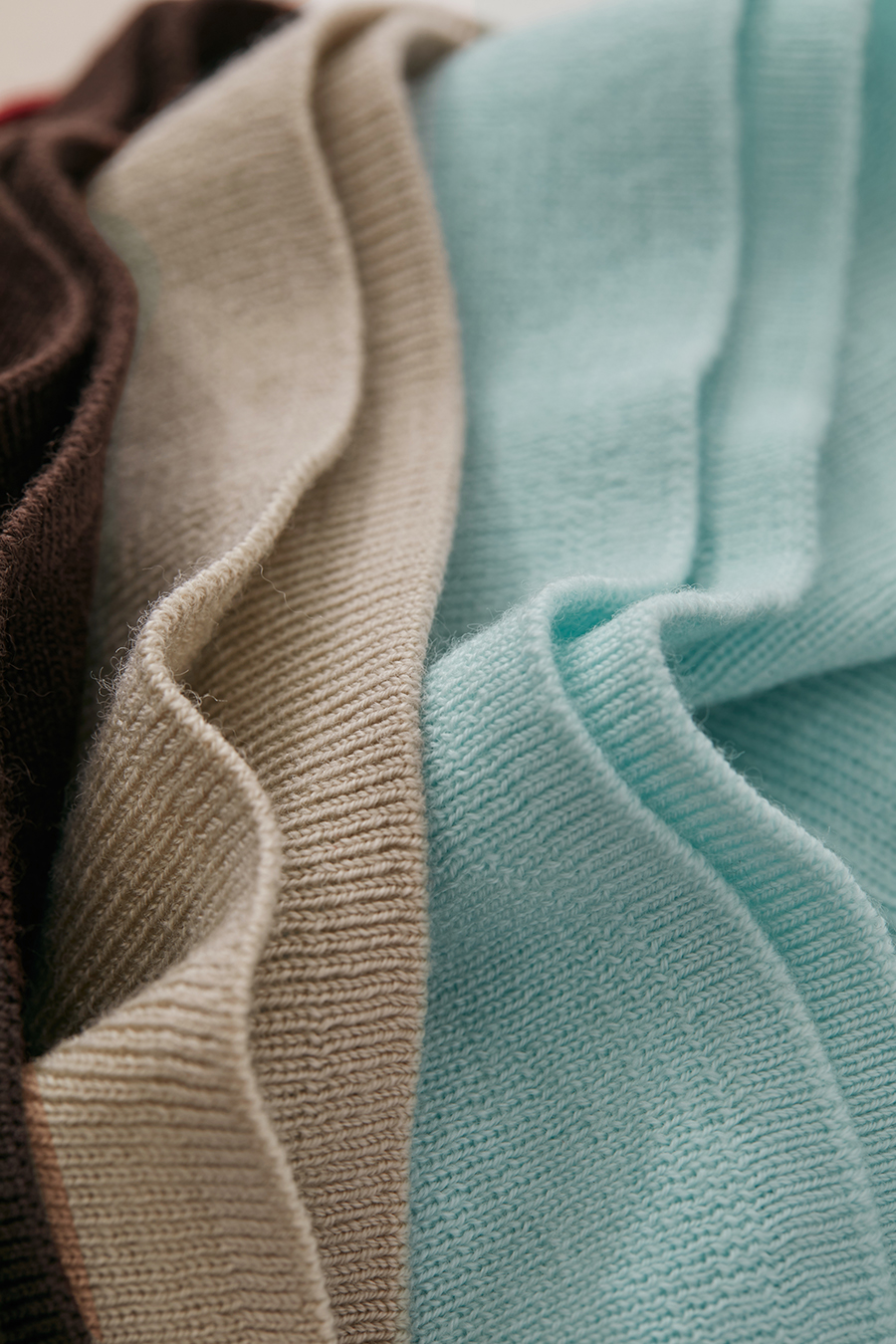 Seamless Mid-Sleeve Sweater