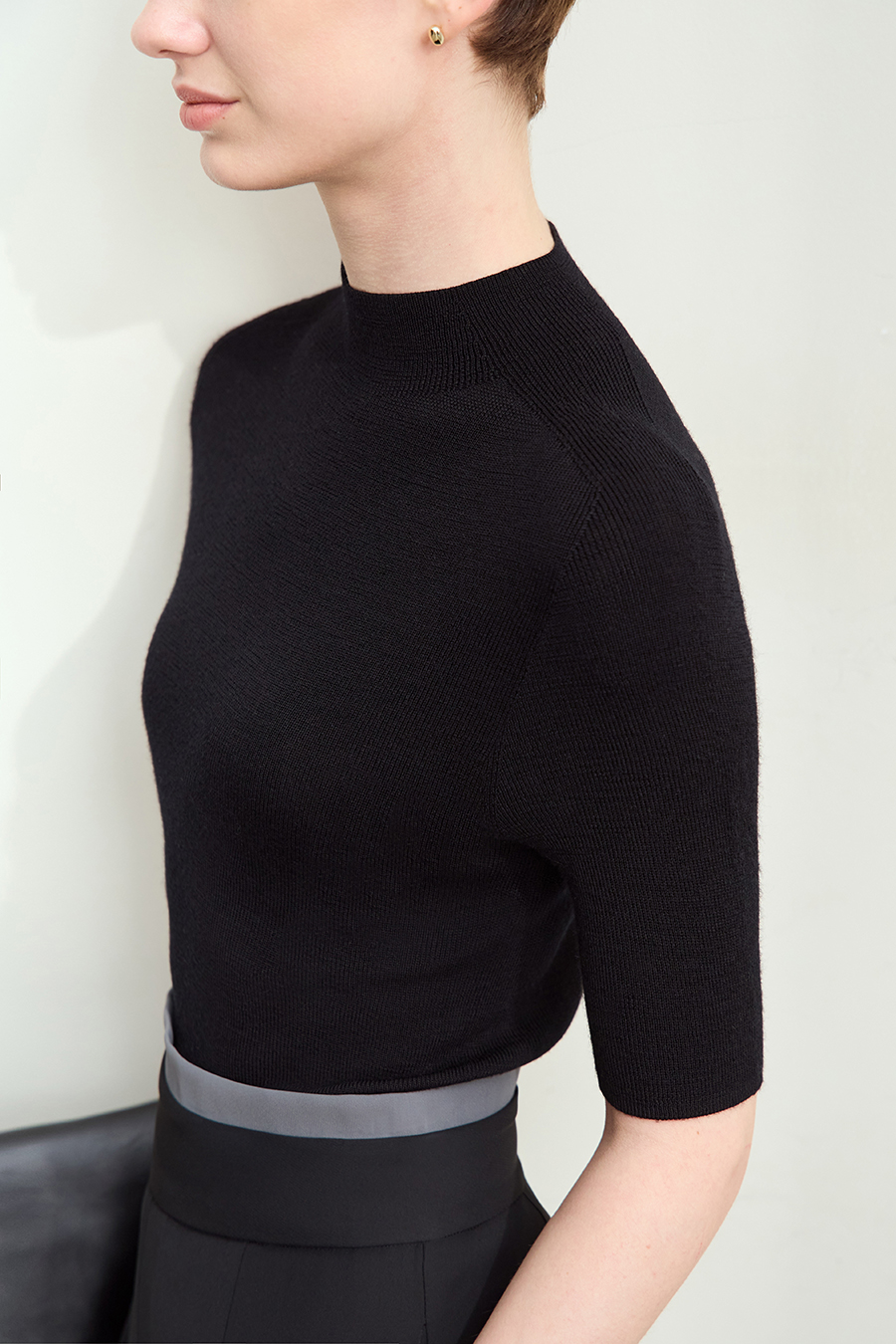 Seamless Mid-Sleeve Sweater