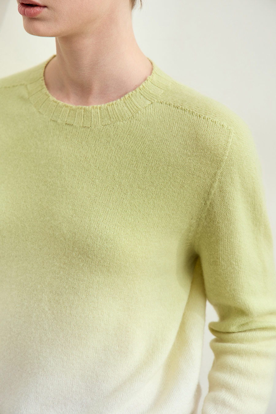 Crew Neck Seamless Ombre Sweater