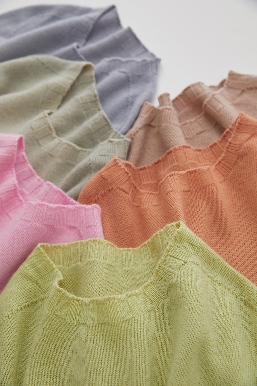 Crew Neck Seamless Ombre Sweater