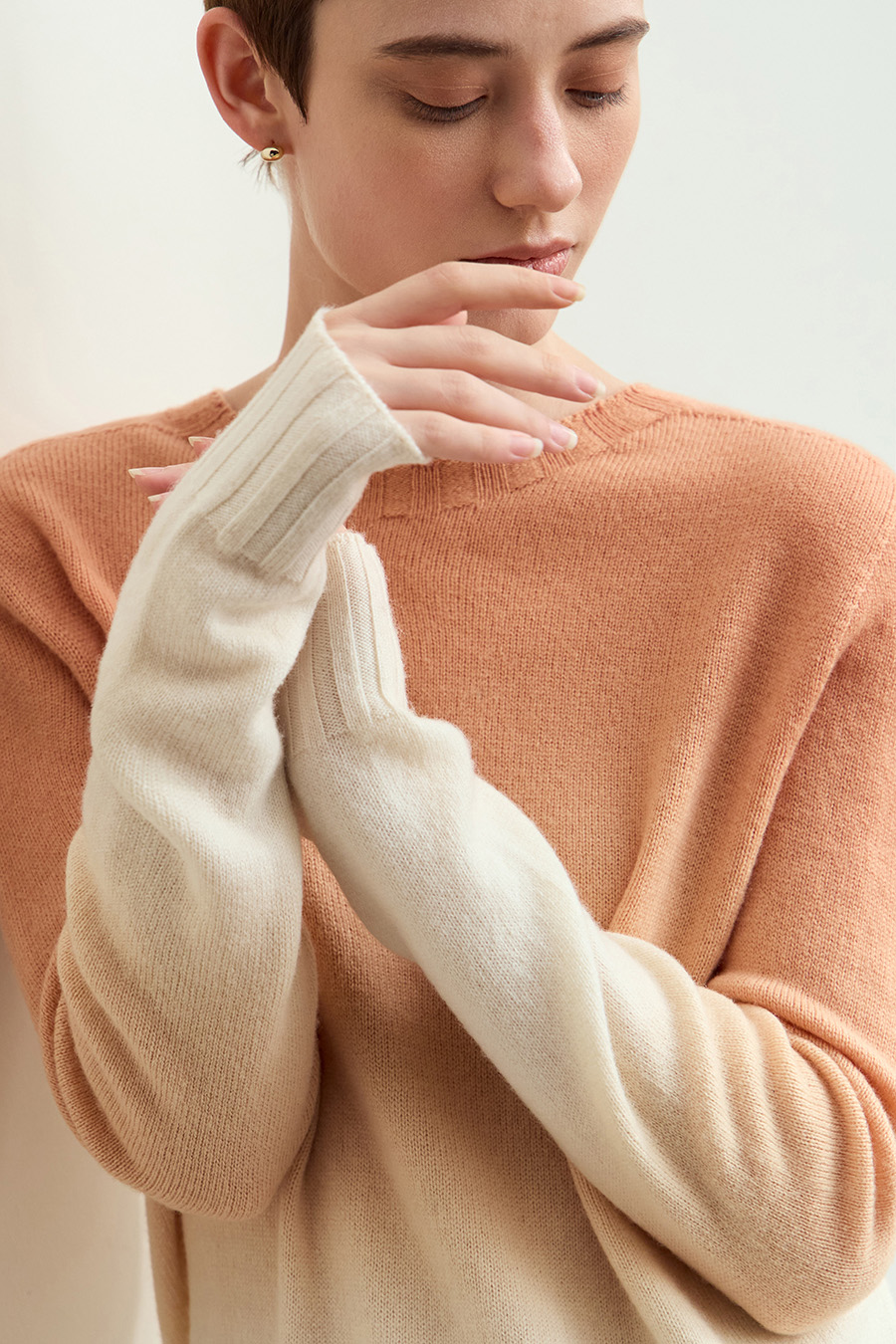 Crew Neck Seamless Ombre Sweater