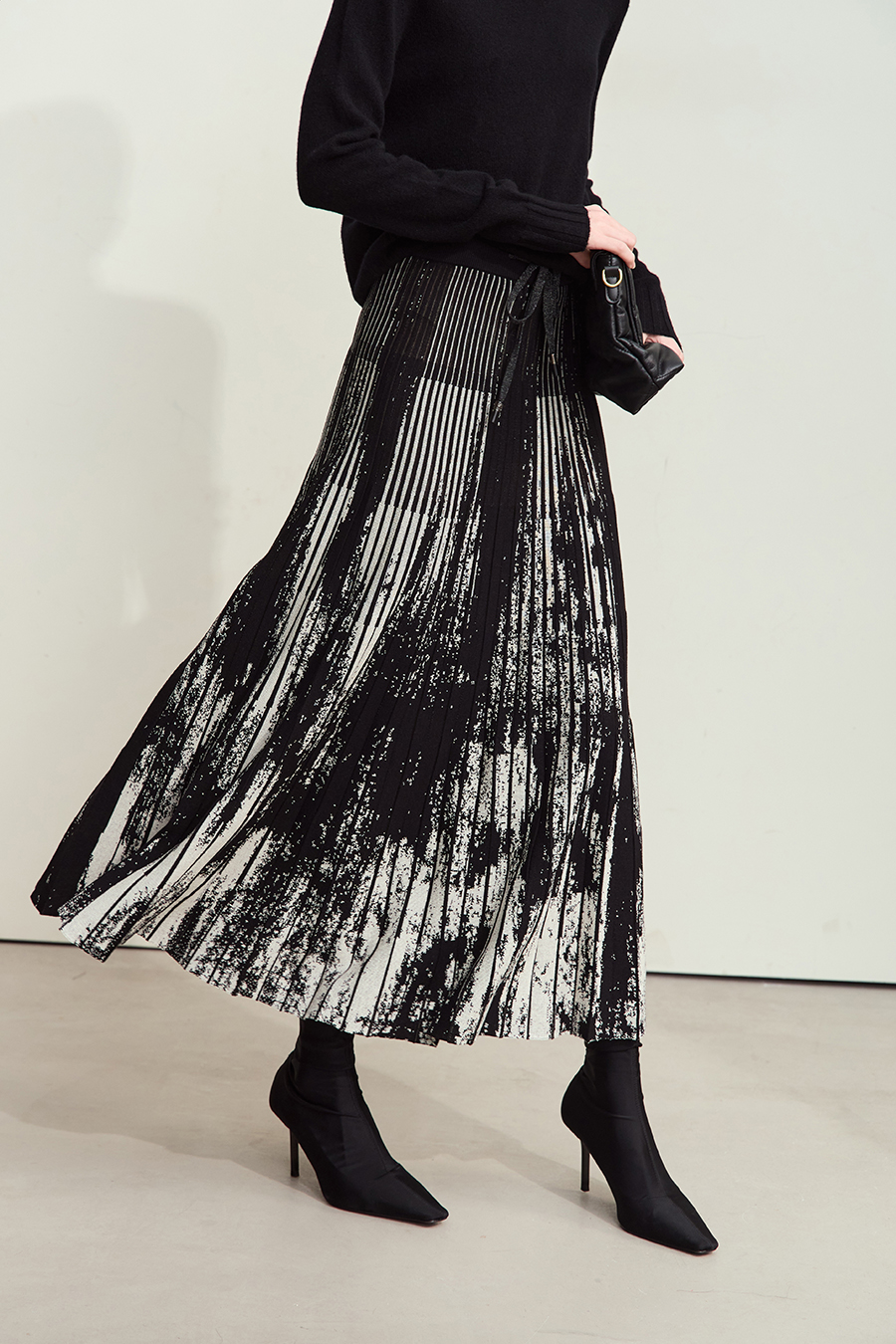 Jacquard Pleated Midi Skirt