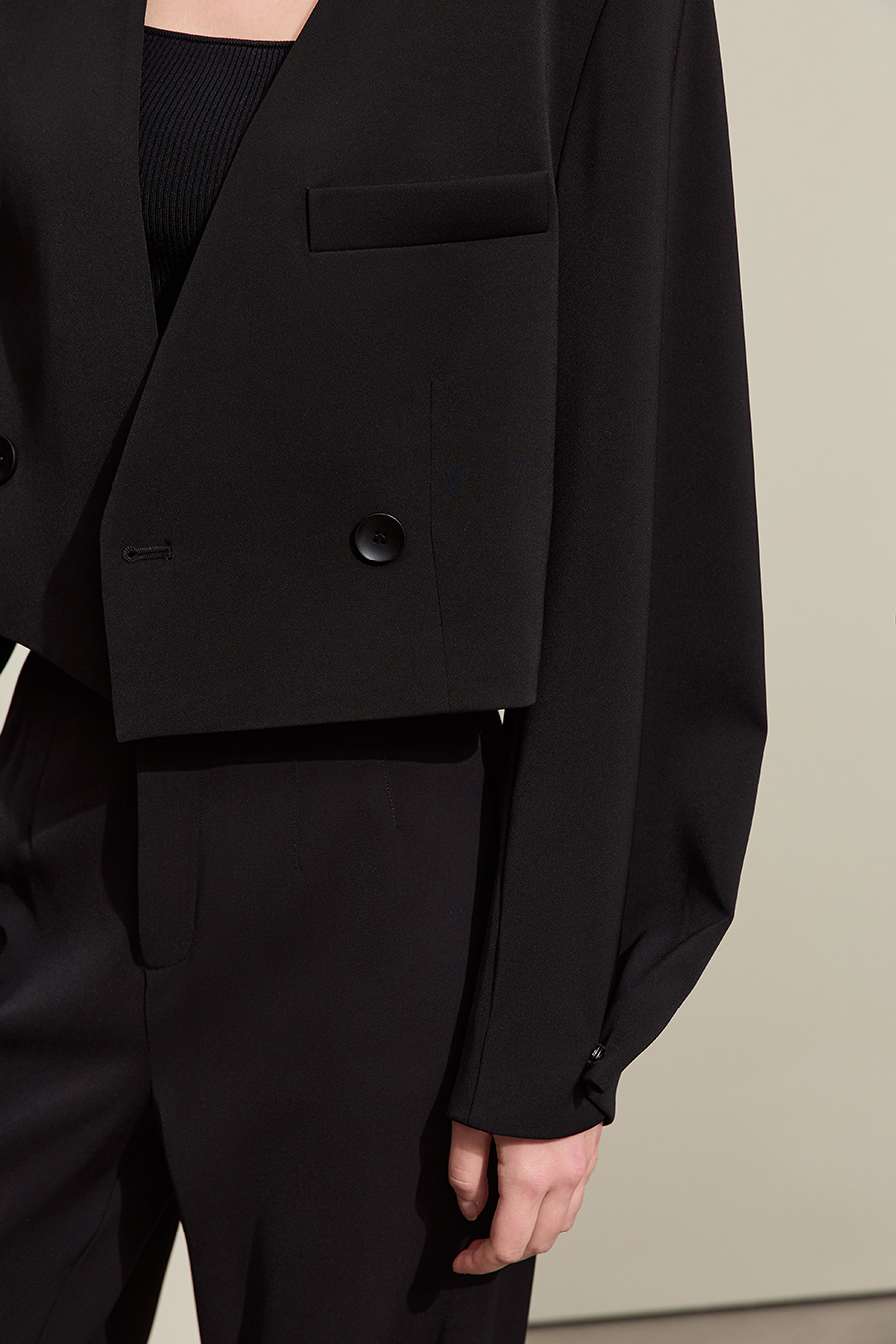 Short Double - button V - Neck Suit|AMII-AMII.com