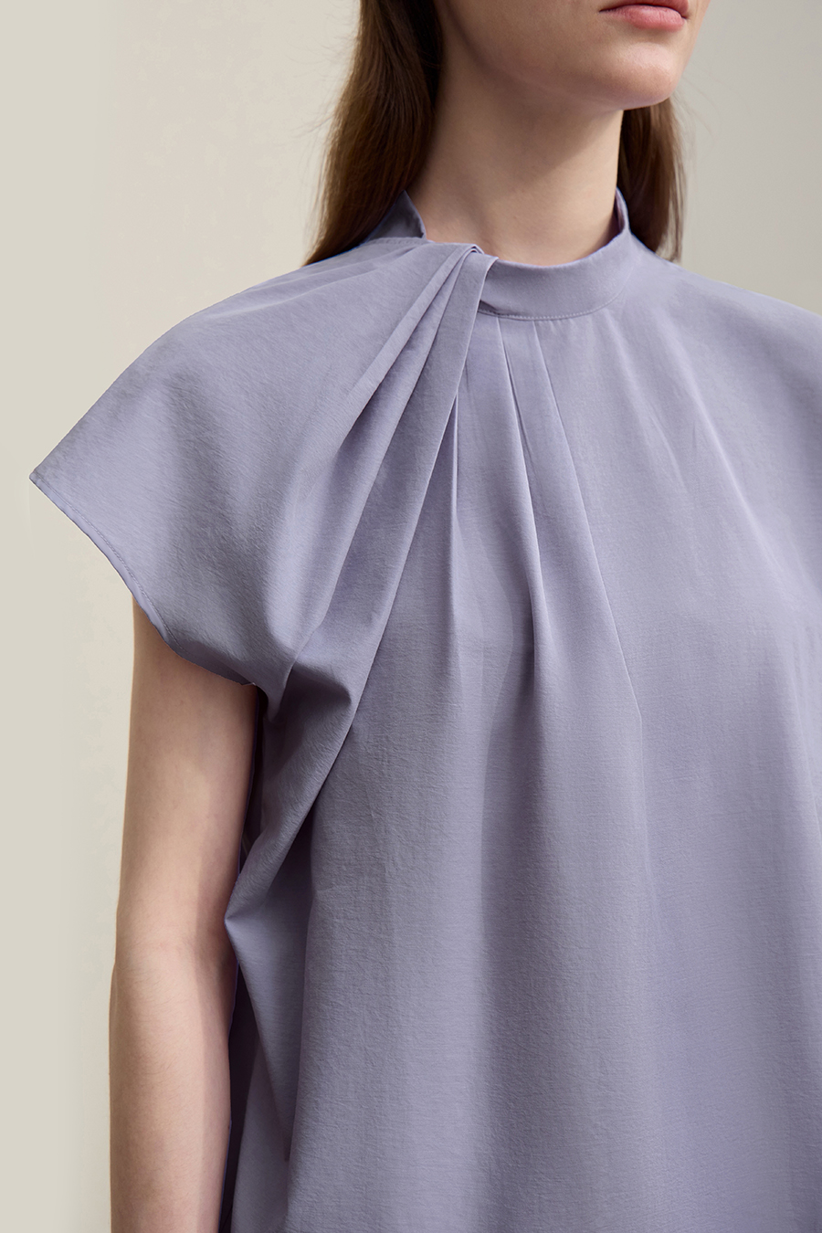 Stand Collar Pleated Wide-shoulder Shirt
