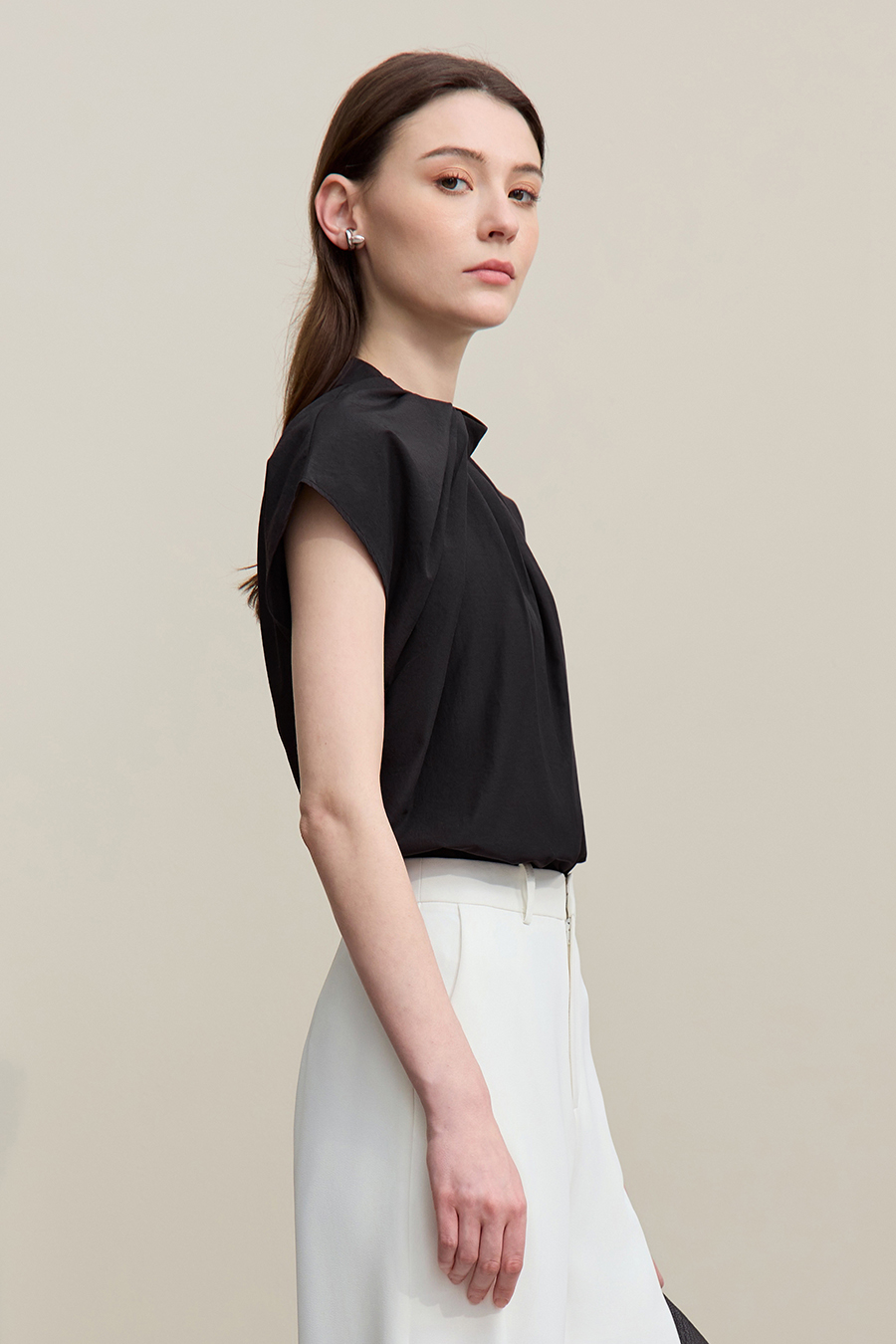 Stand Collar Pleated Wide-shoulder Shirt