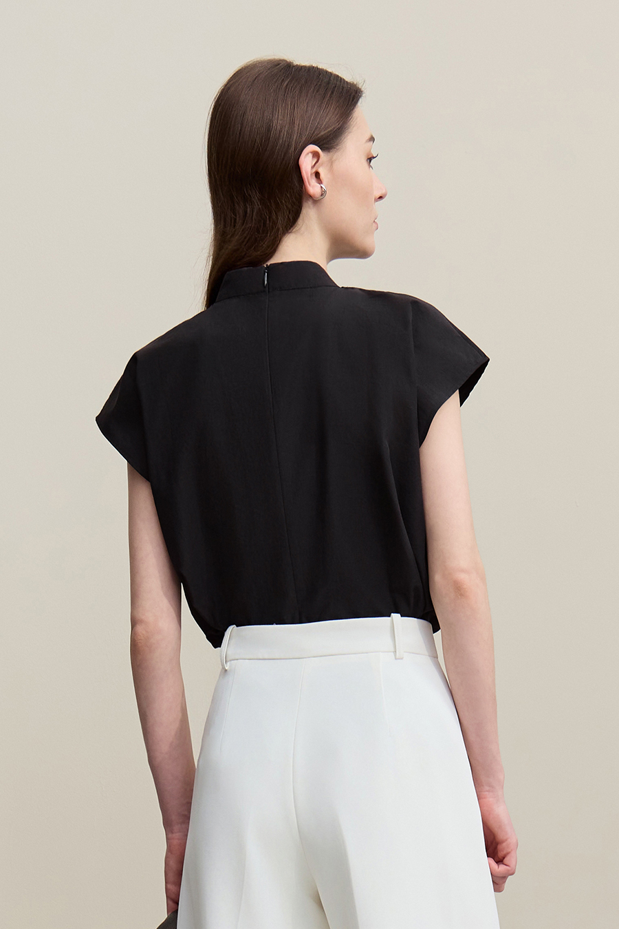 Stand Collar Pleated Wide-shoulder Shirt
