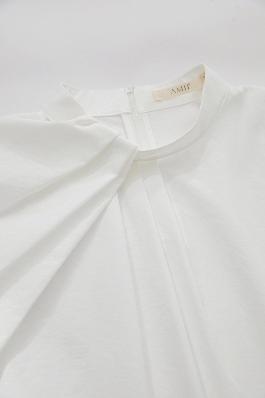 Stand Collar Pleated Wide-shoulder Shirt