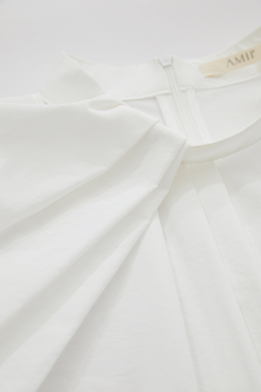 Stand Collar Pleated Wide-shoulder Shirt