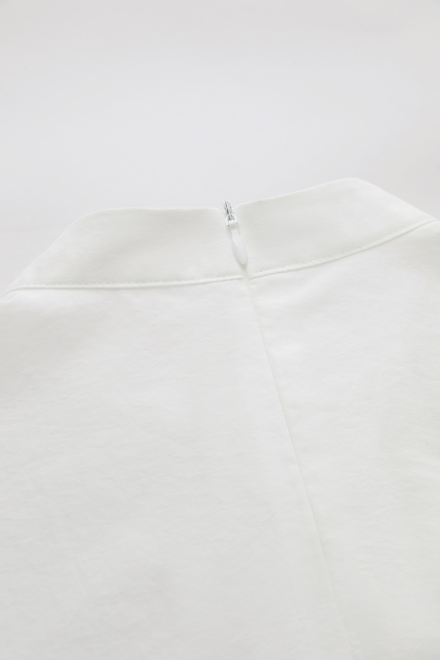 Stand Collar Pleated Wide-shoulder Shirt