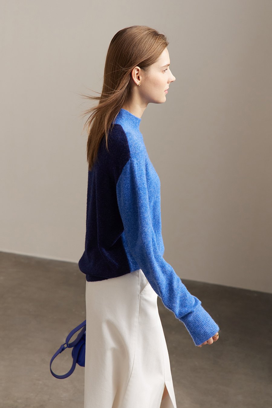 Letter Emblem Loose Sweater|AMII-AMII.com