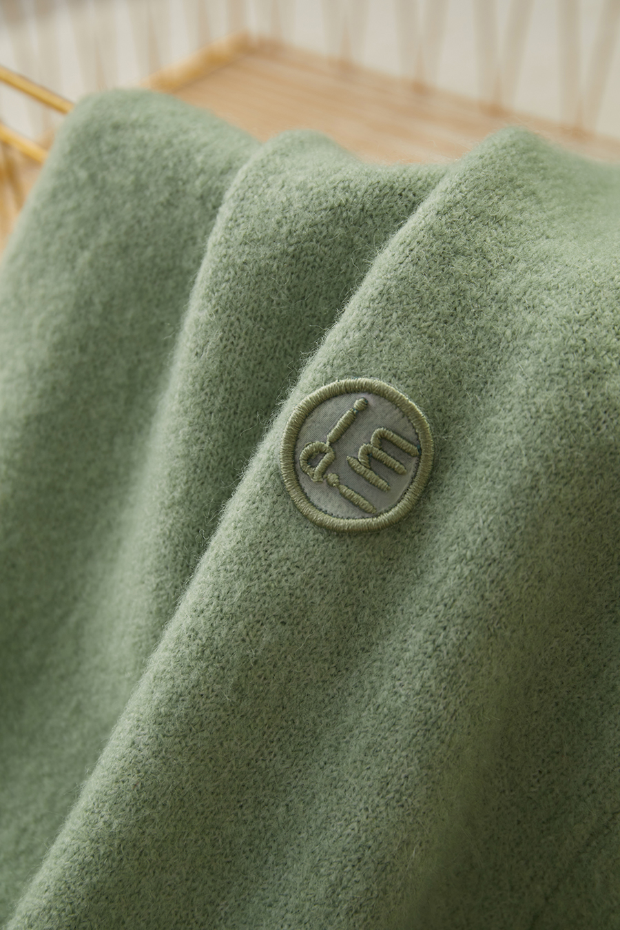 Letter Emblem Loose Sweater|AMII-AMII.com