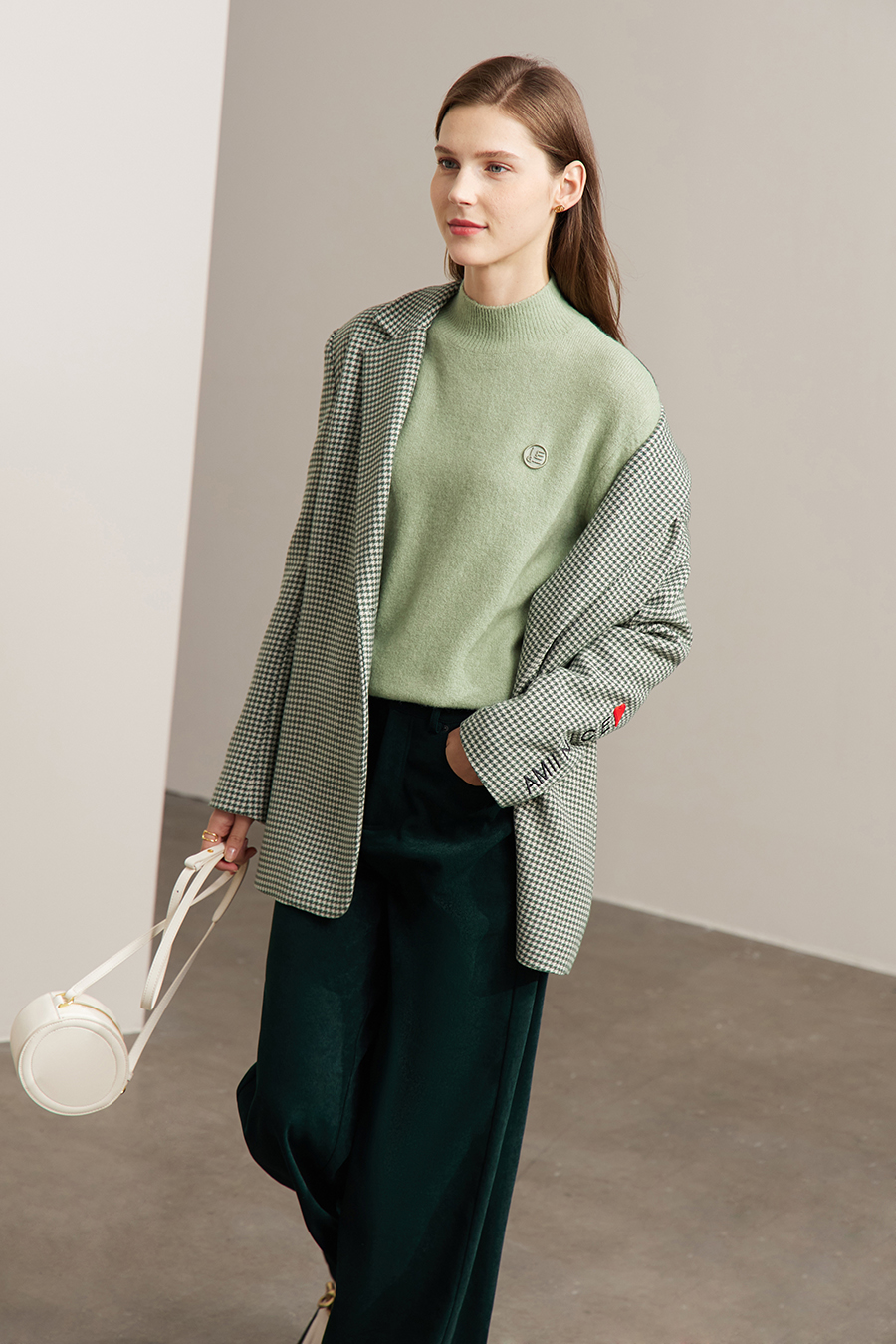 Letter Emblem Loose Sweater|AMII-AMII.com