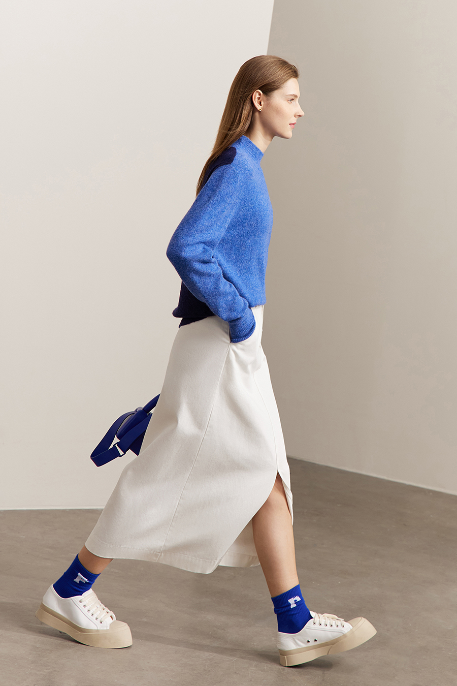 Letter Emblem Loose Sweater|AMII-AMII.com