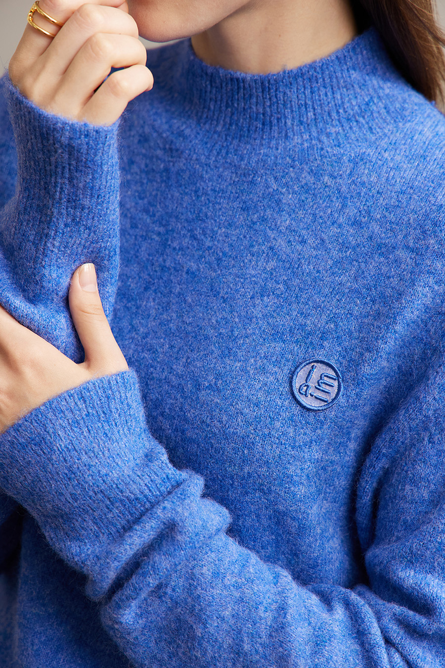Letter Emblem Loose Sweater|AMII-AMII.com