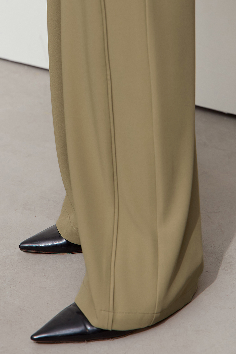 Cool & Moisture-absorbent Casual Pants